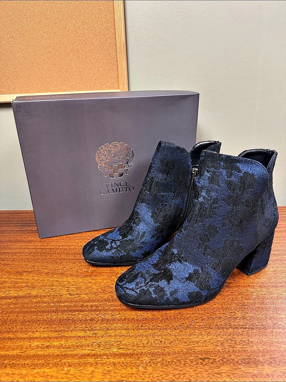 Vince Camuto Kassie 2 Floral Print Heeled Ankle Boots Blue & Black